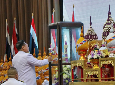 พิธีถวายเครื่องราชสักการะและวางพานพุ่ม ... พารามิเตอร์รูปภาพ 2