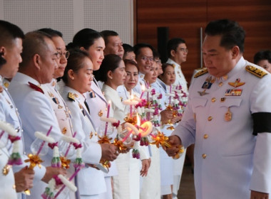 พิธีถวายเครื่องราชสักการะและวางพานพุ่ม ... พารามิเตอร์รูปภาพ 3