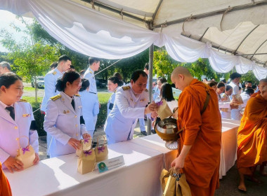 พิธีเจริญพระพุทธมนต์และทำบุญตักบาตรถวายพระราชกุศล ... พารามิเตอร์รูปภาพ 6