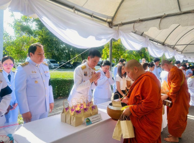 พิธีเจริญพระพุทธมนต์และทำบุญตักบาตรถวายพระราชกุศล ... พารามิเตอร์รูปภาพ 5