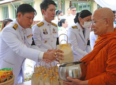 ร่วมพิธีเจริญพระพุทธมนต์และทำบุญตักบาตรถวายพระราชกุศล ... พารามิเตอร์รูปภาพ 8