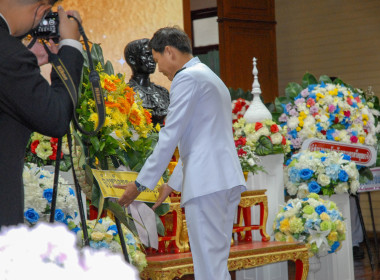 ร่วมพิธีบำเพ็ญกุศลทักษิณานุปทานและวางพวงมาลาสักการะพระบาทสมเด็จพระปรเมนทรมหาอานันทมหิดล พระอัฐมรามาธิบดินทร รัชกาลที่ 8 ... พารามิเตอร์รูปภาพ 11