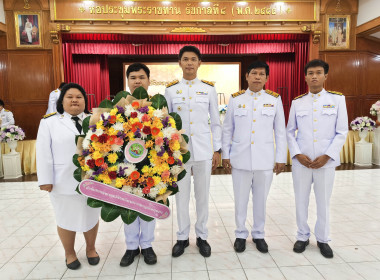 ร่วมพิธีบำเพ็ญกุศลทักษิณานุปทานและวางพวงมาลาสักการะพระบาทสมเด็จพระปรเมนทรมหาอานันทมหิดล พระอัฐมรามาธิบดินทร รัชกาลที่ 8 ... พารามิเตอร์รูปภาพ 16