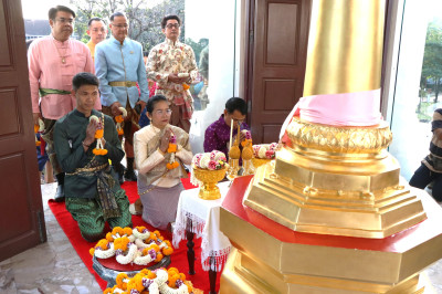 ร่วมพิธีบวงสรวงบูรพกษัตริยาธิราชแห่งกรุงศรีอยุธยาและพิธีสักการะพระบรมสารีริกธาตุ ... พารามิเตอร์รูปภาพ 1