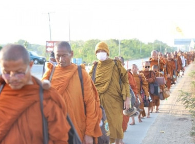 ร่วมพิธีถวายการต้อนรับและถวายน้ำปานะ พระภิกษุสงฆ์ สามเณร พารามิเตอร์รูปภาพ 2