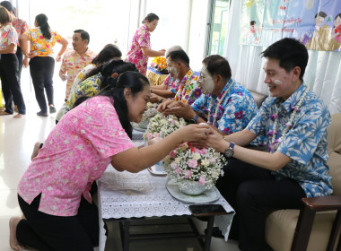 ร่วมพิธีทำบุญสำนักงาน และสืบสานประเพณีวันสงกรานต์ ประจำปี ... พารามิเตอร์รูปภาพ 12