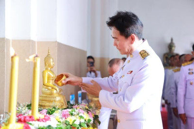 ร่วมพิธีถวายเครื่องราชสักการะเพื่อถวายเป็นพุทธบูชา ... พารามิเตอร์รูปภาพ 1