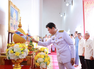 ร่วมพิธีถวายเครื่องราชสักการะเพื่อถวายเป็นพุทธบูชา ... พารามิเตอร์รูปภาพ 1