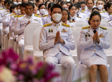ร่วมพิธีเจริญพระพุทธมนต์และทำบุญตักบาตรถวายพระราชกุศล ... พารามิเตอร์รูปภาพ 3