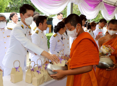 ร่วมพิธีเจริญพระพุทธมนต์และทำบุญตักบาตรถวายพระราชกุศล ... พารามิเตอร์รูปภาพ 7