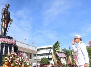 พิธีบำเพ็ญกุศลทักษิณานุปทานและวางพวงมาลาสักการะพระบาทสมเด็จพระปรเมนทรมหาอานันทมหิดล พระอัฐมรามาธิบดินทร รัชกาลที่ 8 ... พารามิเตอร์รูปภาพ 1