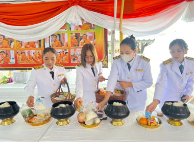 ร่วมรัฐพิธีเจริญพระพุทธมนต์และทำบุญตักบาตรถวายเป็นพระราชกุศลฯ เฉลิมพระเกียรติ เนื่องในโอกาสวันคล้ายวันประสูติสมเด็จพระเจ้าน้องนางเธอ เจ้าฟ้าจุฬาภรณวลัยลักษณ์ อัครราชกุมารี ... พารามิเตอร์รูปภาพ 3