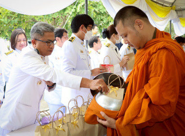 ร่วมพิธีเจริญพระพุทธมนต์และทำบุญตักบาตรถวายพระราชกุศล ... พารามิเตอร์รูปภาพ 7