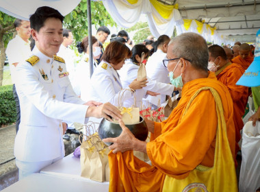 ร่วมพิธีเจริญพระพุทธมนต์และทำบุญตักบาตรถวายพระราชกุศล ... พารามิเตอร์รูปภาพ 6