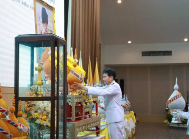 พิธีถวายราชสักการะและวางพานพุ่ม ... พารามิเตอร์รูปภาพ 1