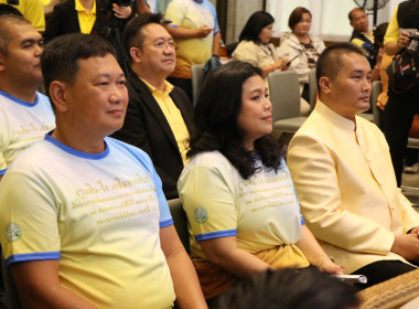 ร่วมงานแถลงข่าวการจัดโครงการ &quot;งานเดิน-วิ่ง เฉลิมพระเกียรติ ... พารามิเตอร์รูปภาพ 3